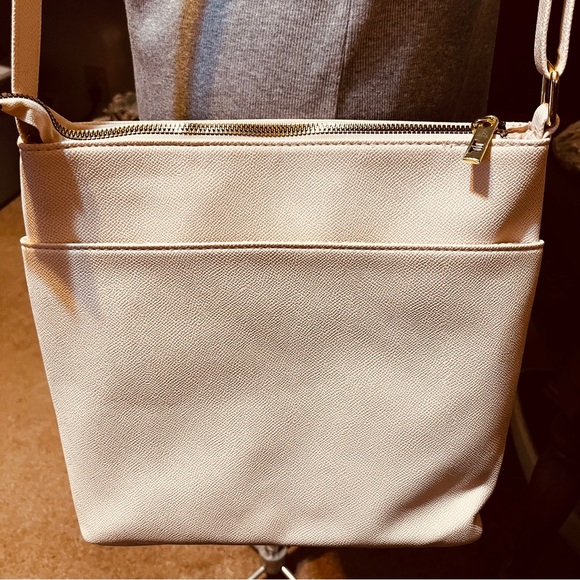 Elegant Cream London Fog Crossbody Bag - Picture 2 of 11